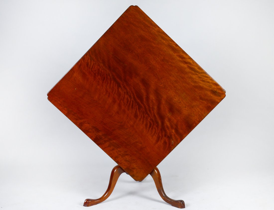 ANTIQUE CHIPPENDALE STYLE MAHOGANY DROP LEAF TABLE: Height 28". Leaf width 32 1/2". (100/500)