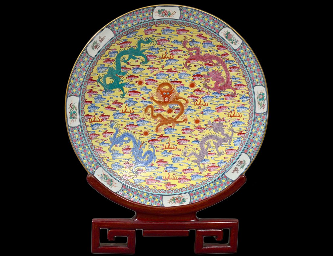 VERY LARGE YELLOW GROUND PORCELAIN CHARGER: Chinese. Decorated with dragons among clouds. Diameter 24". With wood stand. (600/800)