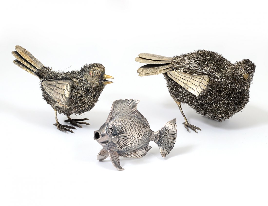 BUCCELLATI STERLING SILVER STUDY OF A FISH: Italian. Length 2 7/8". Together with two silver birds, Italian, stamped. (3 pcs) (200/300)