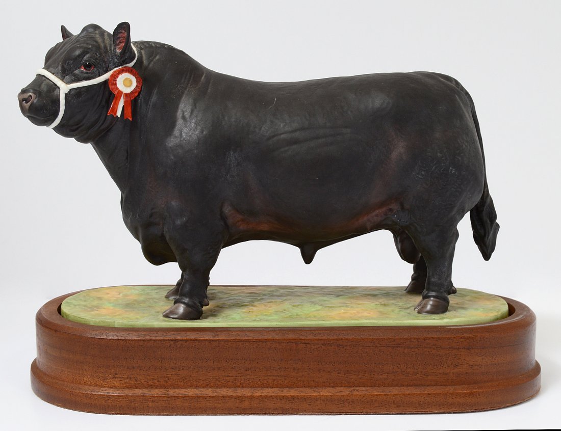 ROYAL WORCESTER PORCELAIN "ABERDEEN-ANGUS BULL": English. 1961. Modeled by Doris Lindner. Length 10". With fitted wood base. (200/300)