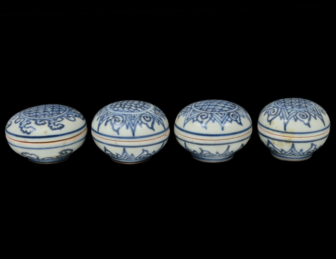 SET OF FOUR MING BLUE AND WHITE BOXES AND COVERS: Chinese. Ming Dynasty. 1368-1644. Diameter 1 5/8". (100/150)