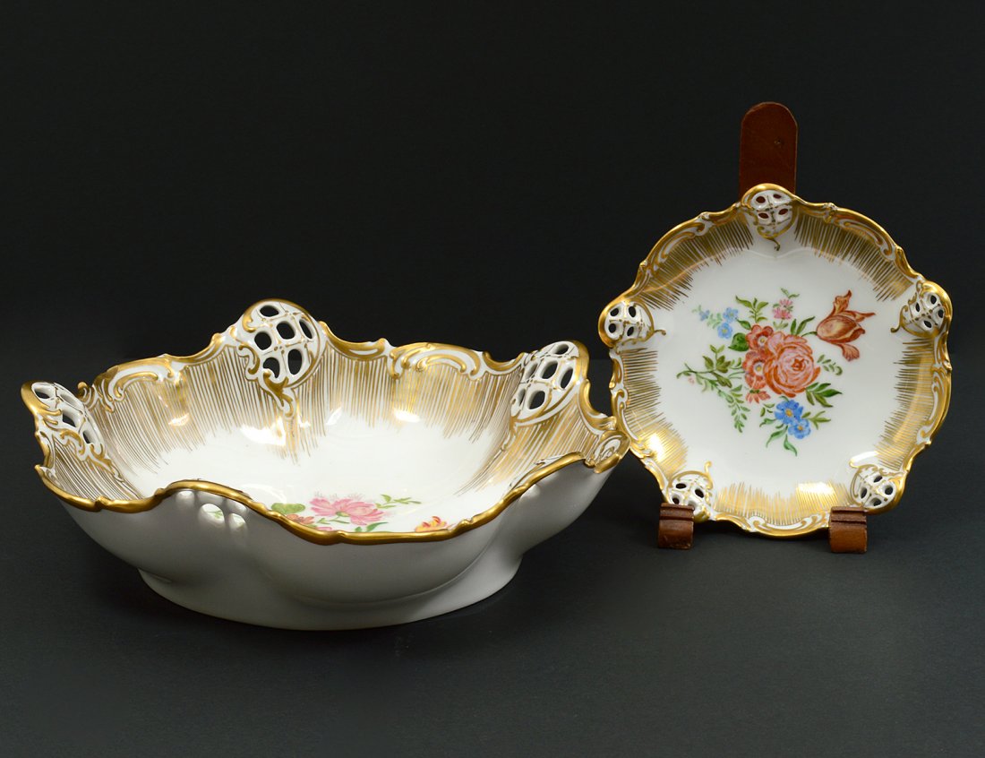 GROUP OF THIRTEEN ROSENTHAL PORCELAIN TABLE ARTICLES (1 of 3)