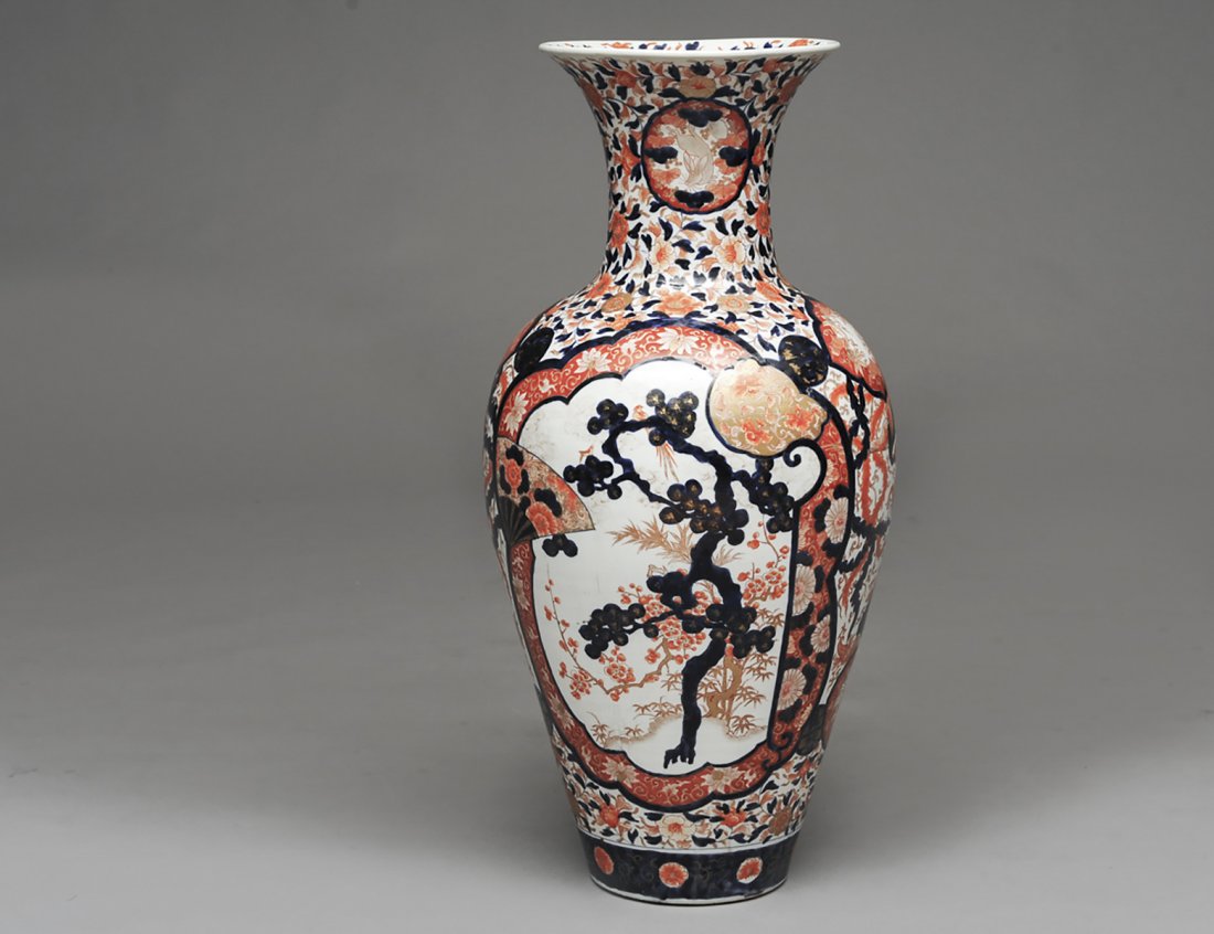IMARI PORCELAIN FLOOR VASE (1 of 6)