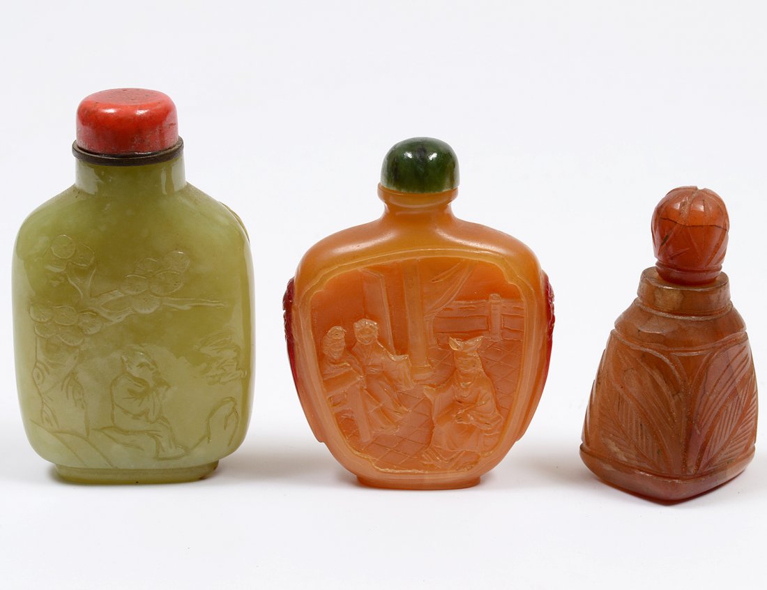 GROUP OF THREE SNUFF BOTTLES (1 of 3)