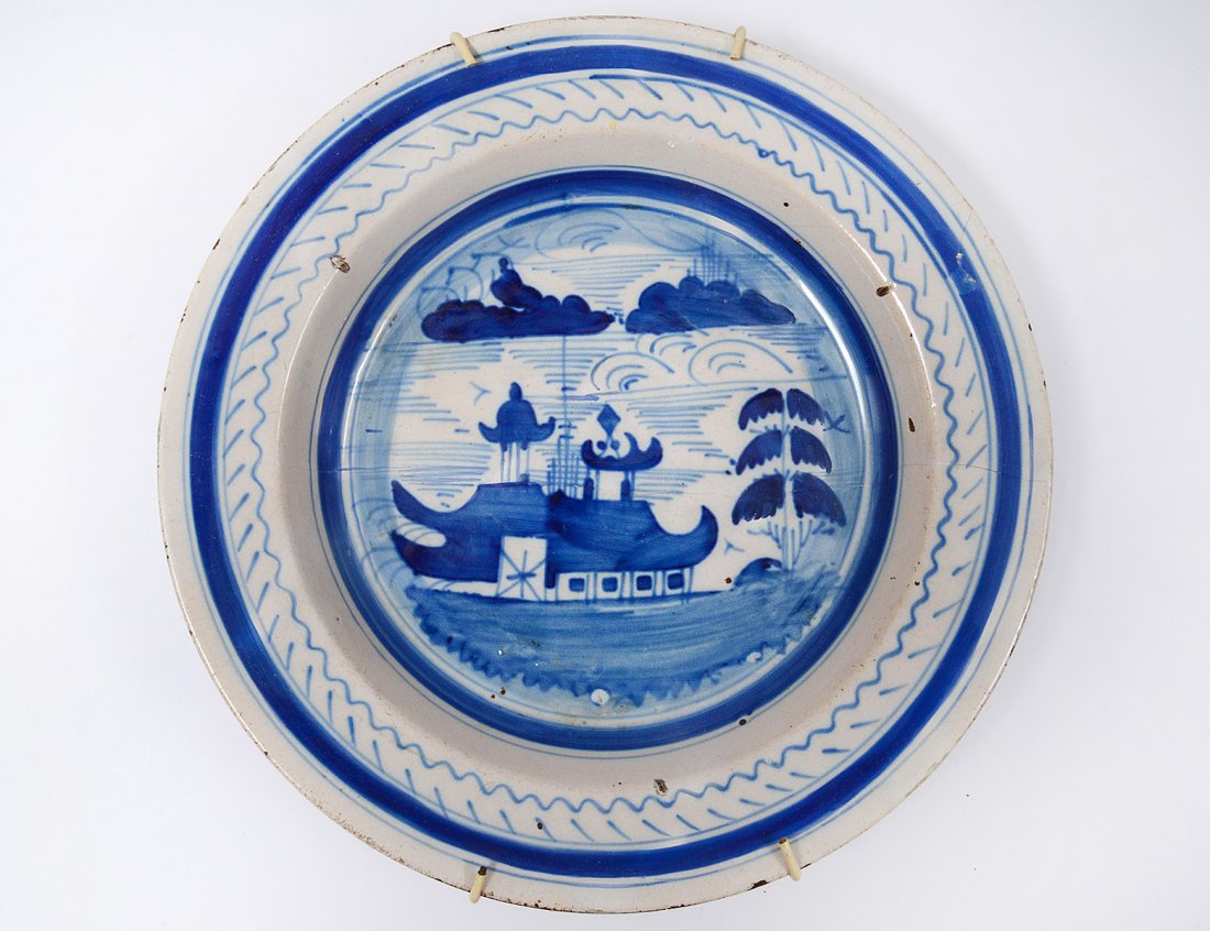 ANTIQUE BLUE AND WHITE CANTON DISH (1 of 2)