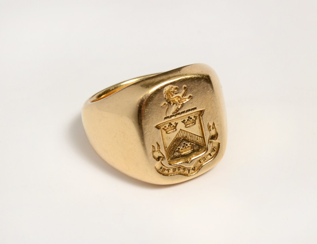 TIFFANY & CO. FOURTEEN KARAT CREST RING: Stamped 14k and signed. Size 7 1/2. Latin inscription for Through Strength and Valor. 13.6 dwt. (Cond: good) (400/600)