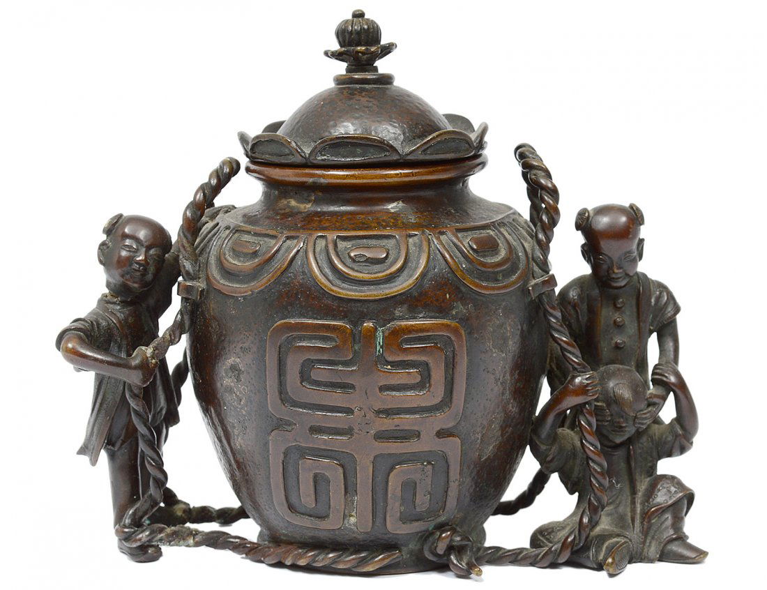 PATINATED FIGURAL BRONZE JAR AND COVER (1 of 10)