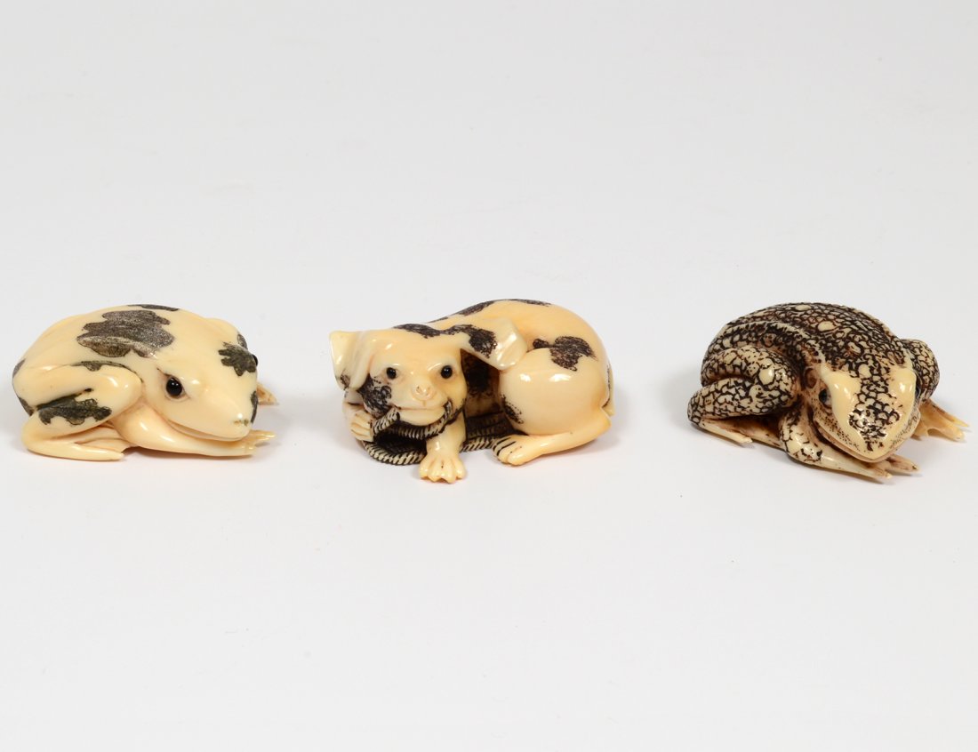 THREE IVORY NETSUKES (1 of 4)