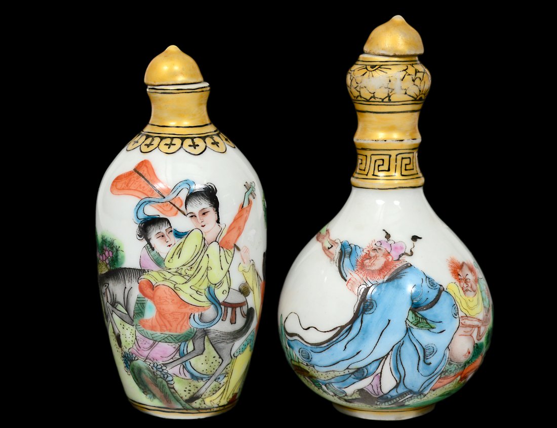 TWO PORCELAIN SNUFF BOTTLES (1 of 6)