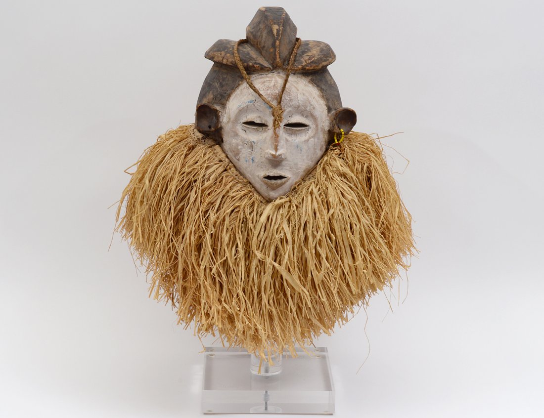 AFRICAN TRIBAL CARVED AND PAINTED MASK WITH RAFFIA (1 of 4)