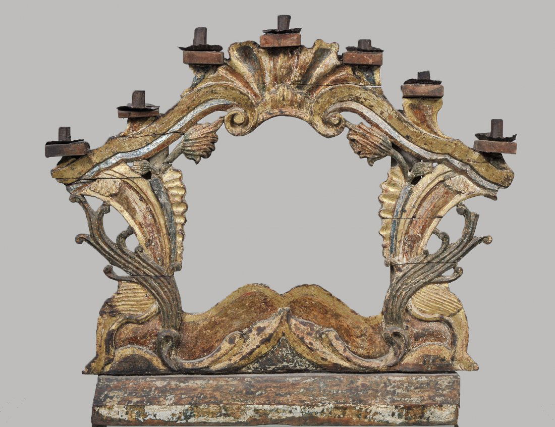 COLONIAL CARVED AND PAINTED WOOD SEVEN LIGHT (1 of 5)