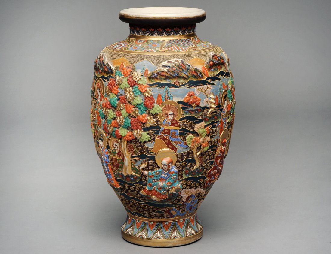 LARGE SATSUMA POTTERY VASE (1 of 10)