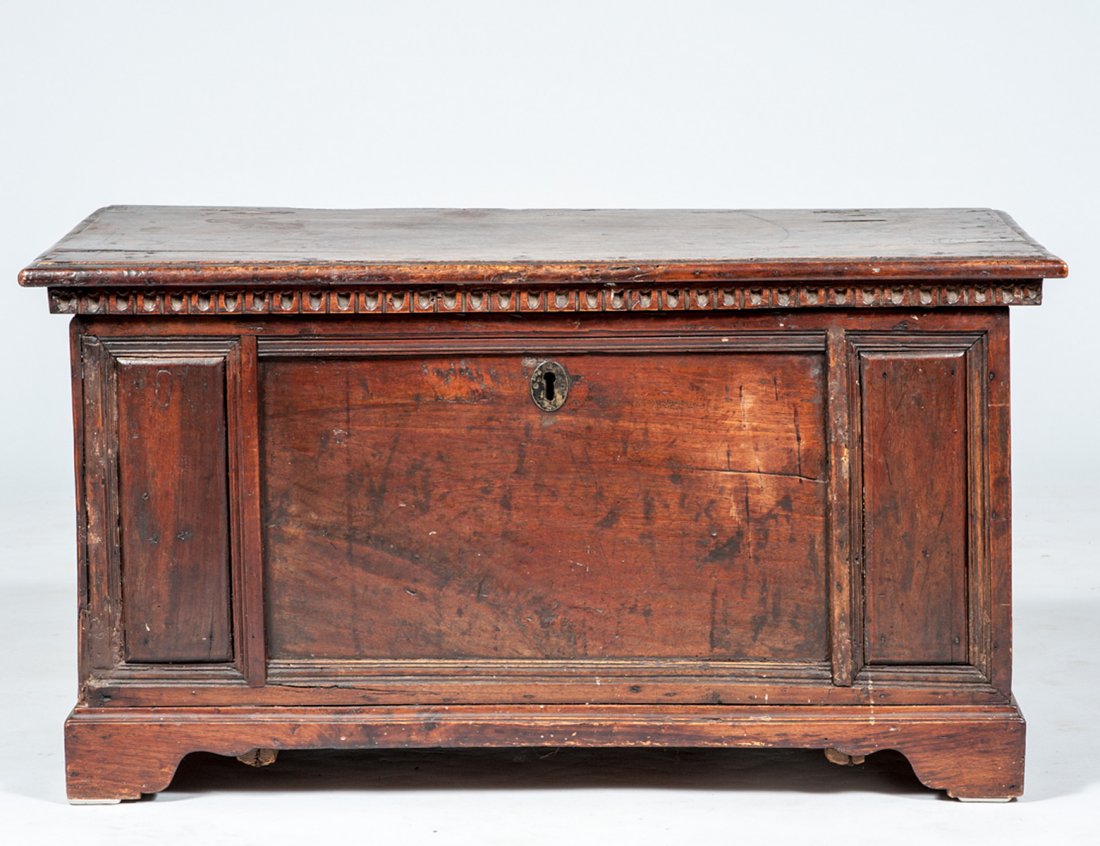 BAROQUE STYLE OAK BLANKET CHEST (1 of 5)
