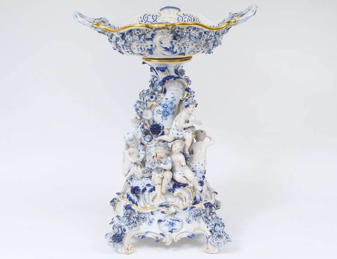 MEISSEN BLUE AND WHITE PORCELAIN FRUIT BOWL AND STAND (1 of 10)