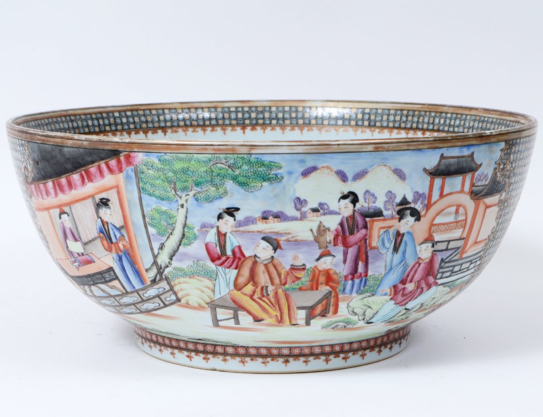 LARGE EXPORT FAMILLE ROSE PORCELAIN PUNCH BOWL (1 of 9)