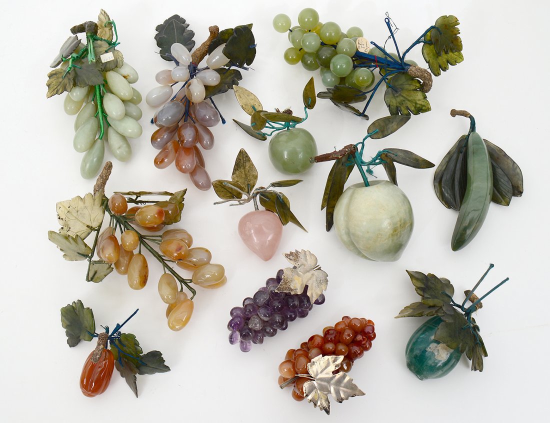 GROUP OF TWELVE ASSORTED HARDSTONE FRUITS (1 of 5)