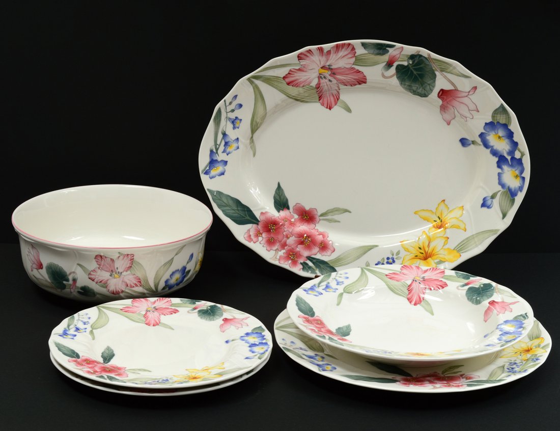 38 PC VILLEROY & BOCH "FLORA BELLA" DINNERWARE SVC: (Cond: good) (200/300)