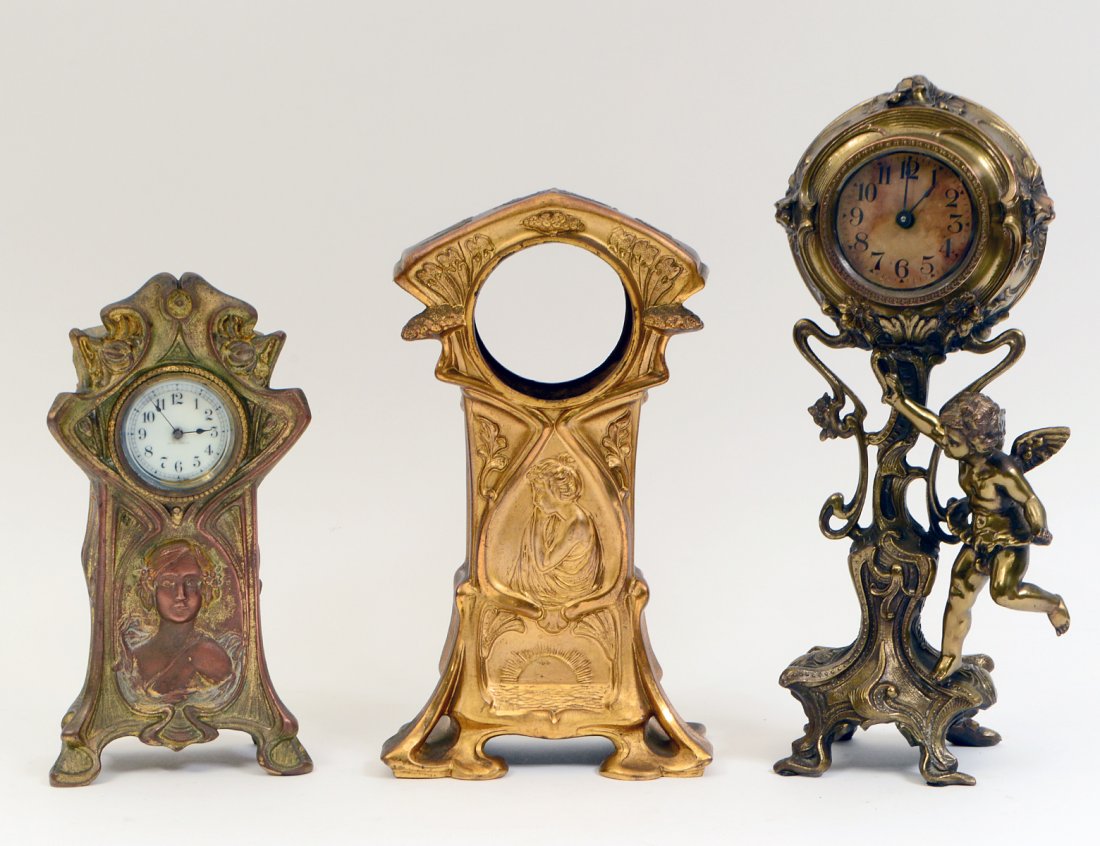 TWO EARLY 20TH CENTURY GILT METAL TABLE CLOCKS (1 of 4)
