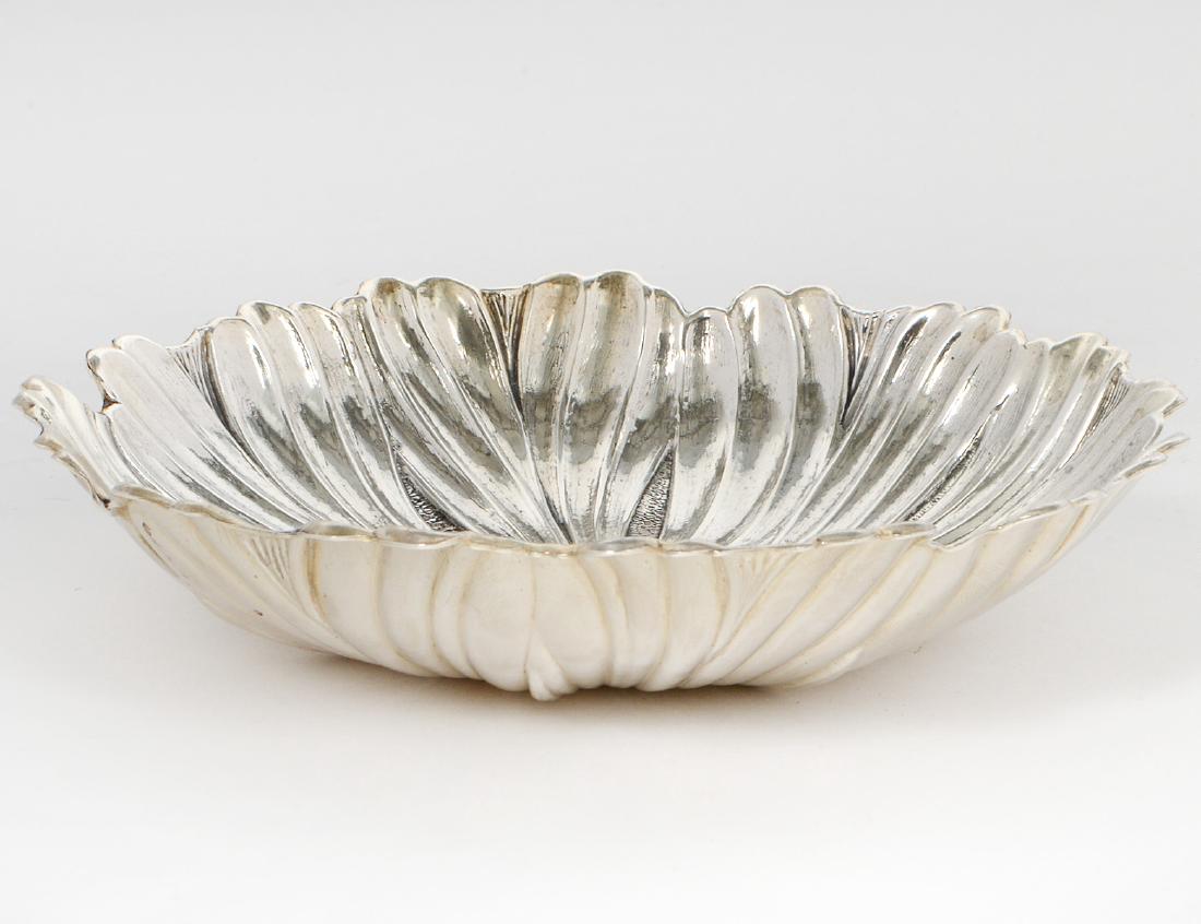 BUCCELLATI STERLING SILVER BOWL: Italian. 20th Century. Marked. Diameter 7”. (8.1 ozt) (Cond: good) (600/800)