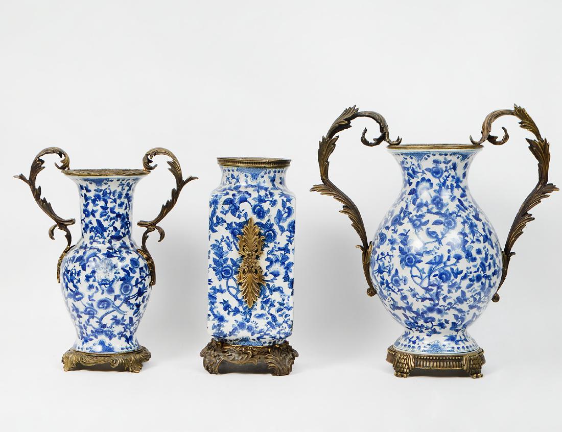 THREE ASIAN STYLE BLUE & WHITE CERAMIC VESSELS (1 of 5)