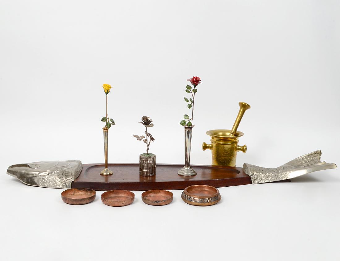 GROUP OF SILVER PLATE & OTHER METAL ITEMS (1 of 7)