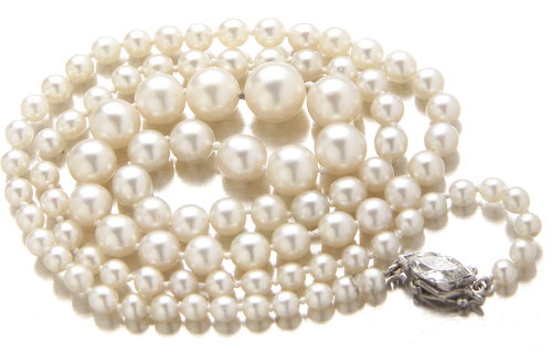Graduated strand of natural pearls with diamond cla