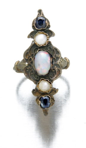 19th c. Renaissance Revival ring in 18K yellow gol