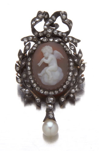 Victorian hardstone cameo depicting a putto playin