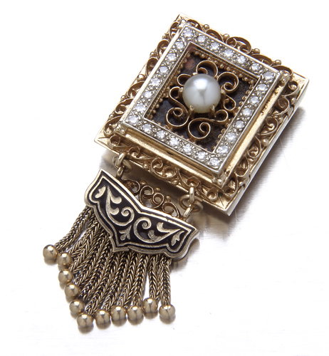 Victorian-style lapel flip watch with diamonds, en