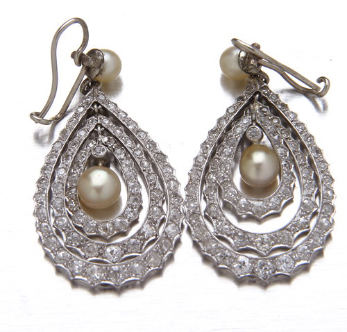 Delicate diamond and pearl earrings, 18K white gol