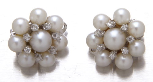 Pearl and diamond earring in 14K white gold, c. 19