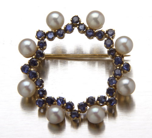 Tiffany & Co. sapphire and pearl circle pin in 18K