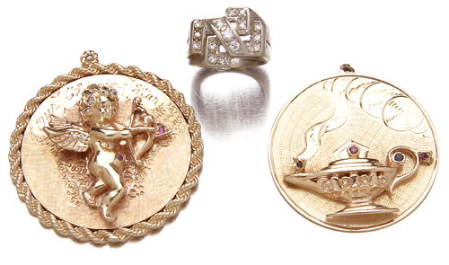 Three 20th century pieces: a diamond ring in 14K w