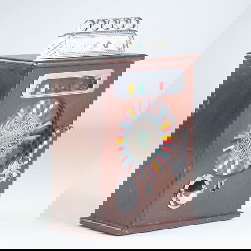 Watlings Exchange slot machine, "Ben Hur" plate wi: Watlings Exchange slot machine, "Ben Hur" plate with one reel and skill stop, ca 1910. Limited edition cloisonne keychain included. Working condition. 24 1/2" x 16 1/4" x 9"