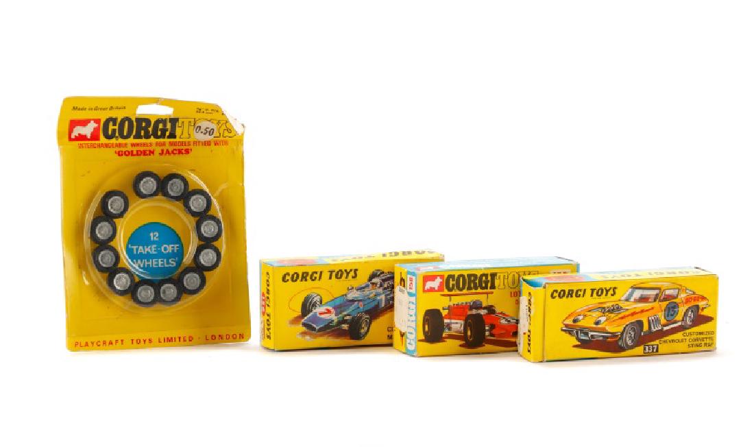 Corgi Toys Group of 3 Die Cast Car Models & Wheels (1 of 9)