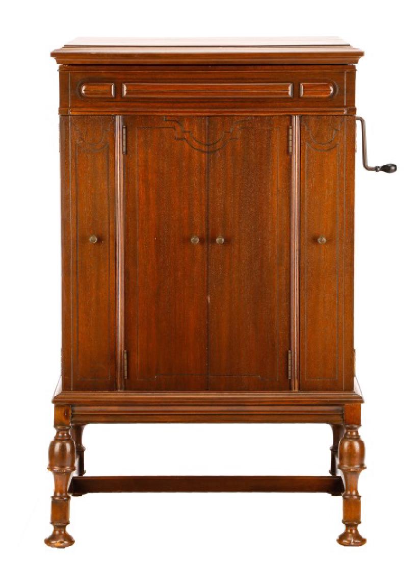 Victor Orthophonic Credenza Victrola, Model VV8-4 (1 of 10)