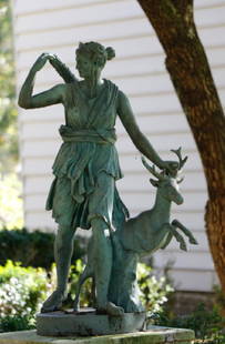 Diana the Huntress, Bronze Garden Sculpture: Continental Bronze garden statue of Diana Approx. height 33" diameter 23.5"