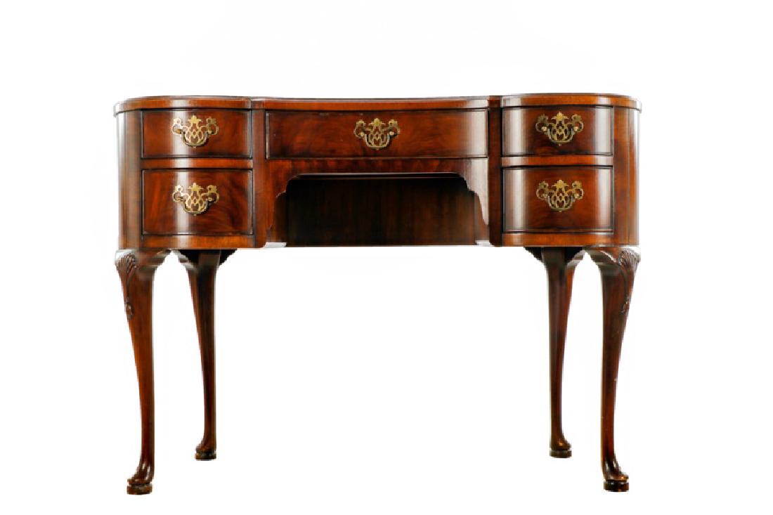 Henredon Queen Anne Style Kidney Shaped Desk Jan 06 2018