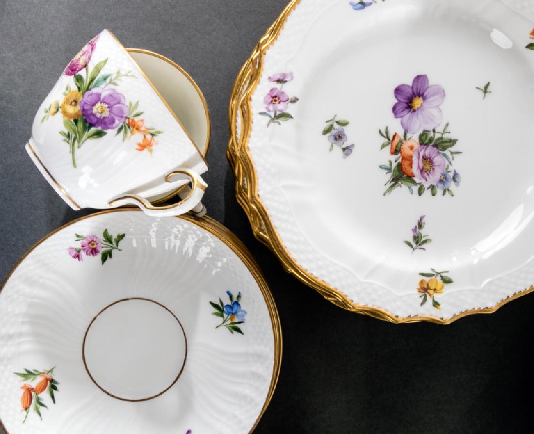 31 Pieces, Royal Copenhagen "Light Saxon Flower" (1 of 9)
