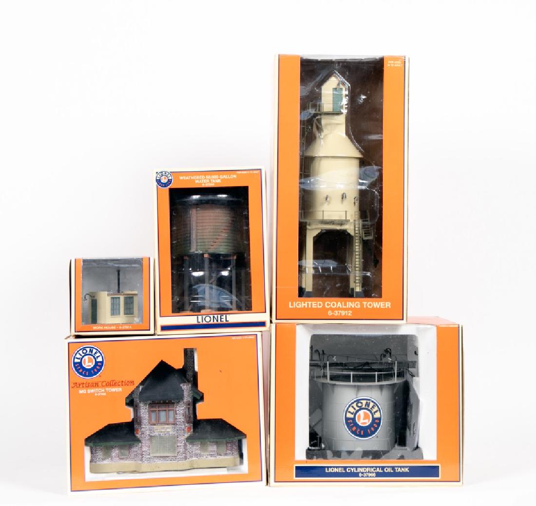 5 Lionel Buildings Accessories in Boxes, Oil Tank (1 of 4)