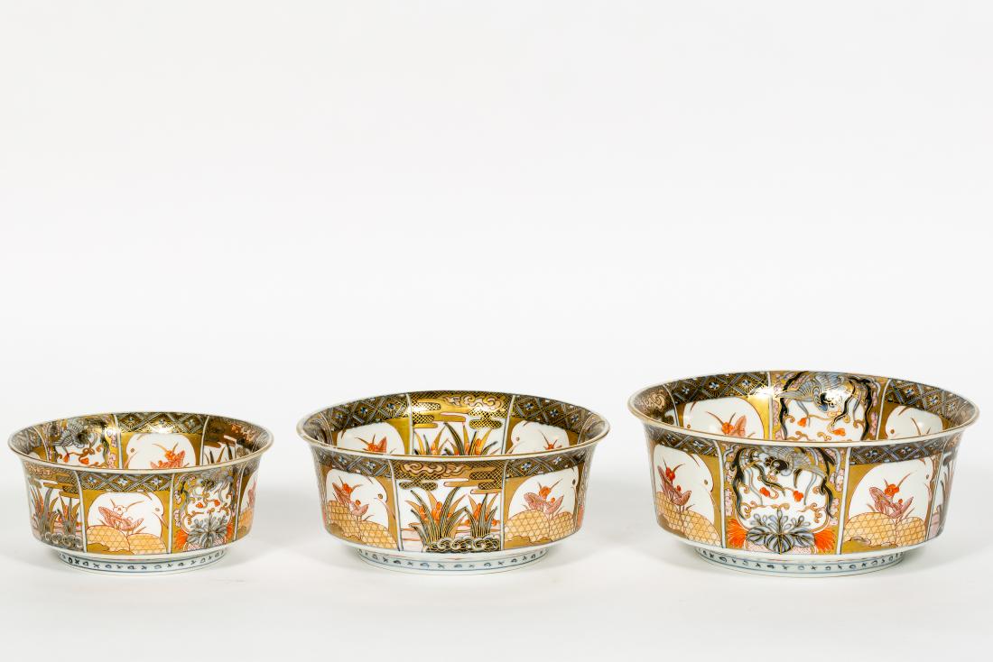Set of Three Imari Gilt Decorated Nesting Bowls (1 of 12)