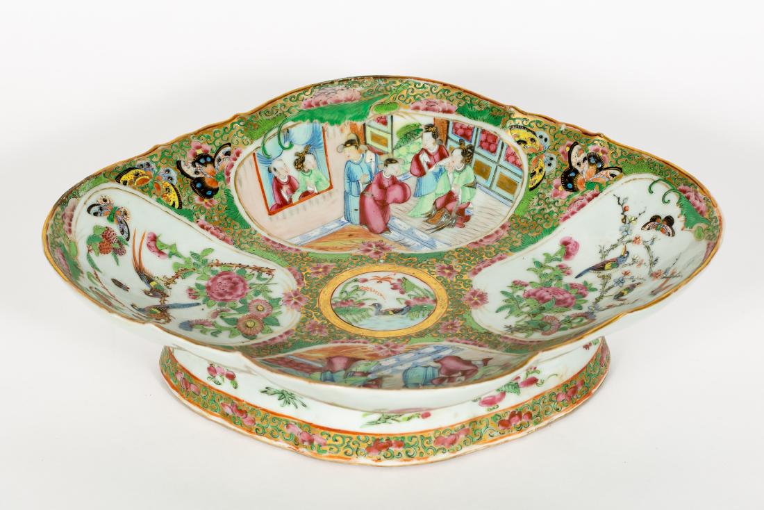 Chinese Rose Medallion Lobed Form Bowl (1 of 7)