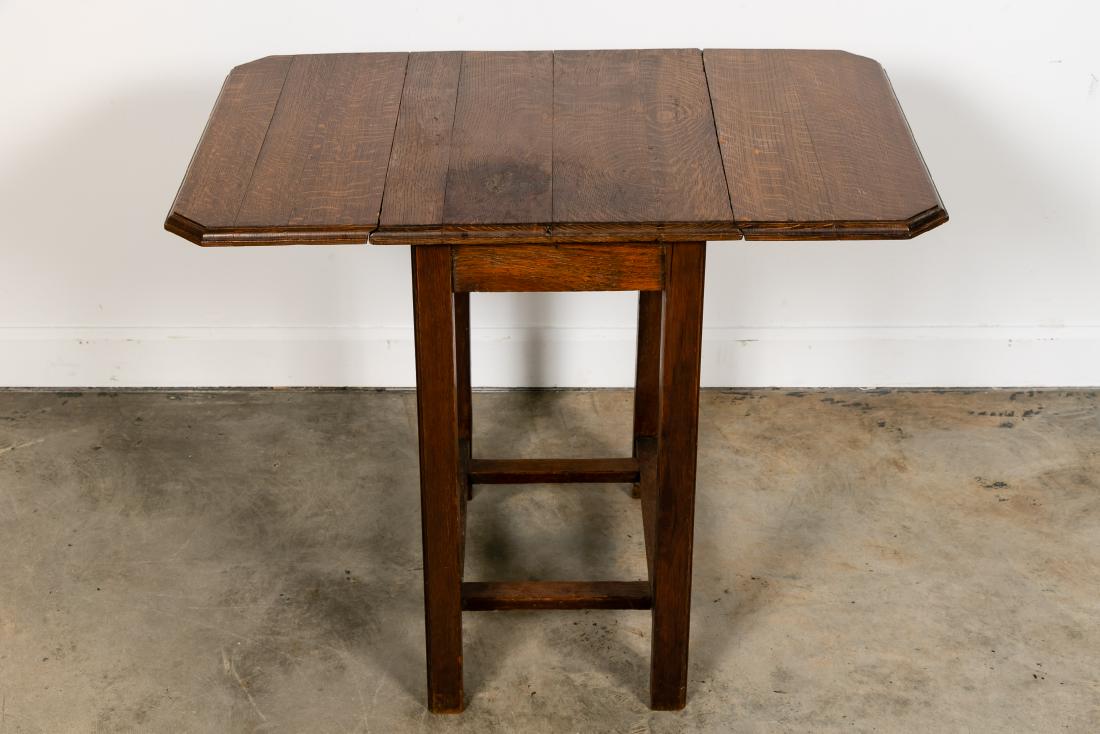Arts & Crafts Stained Oak Drop Leaf End Table (1 of 8)
