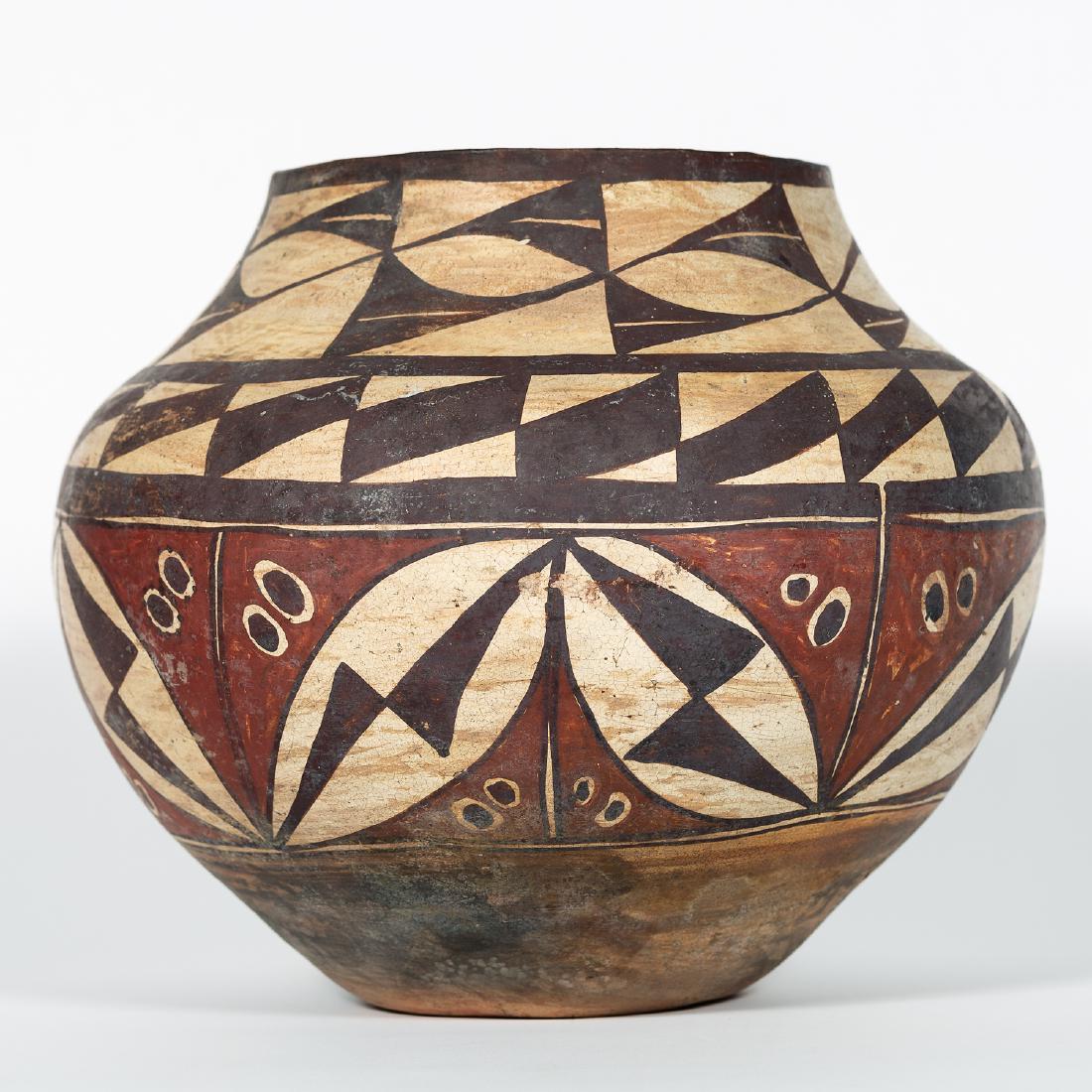 Acoma Pueblo Pottery Jar (1 of 4)