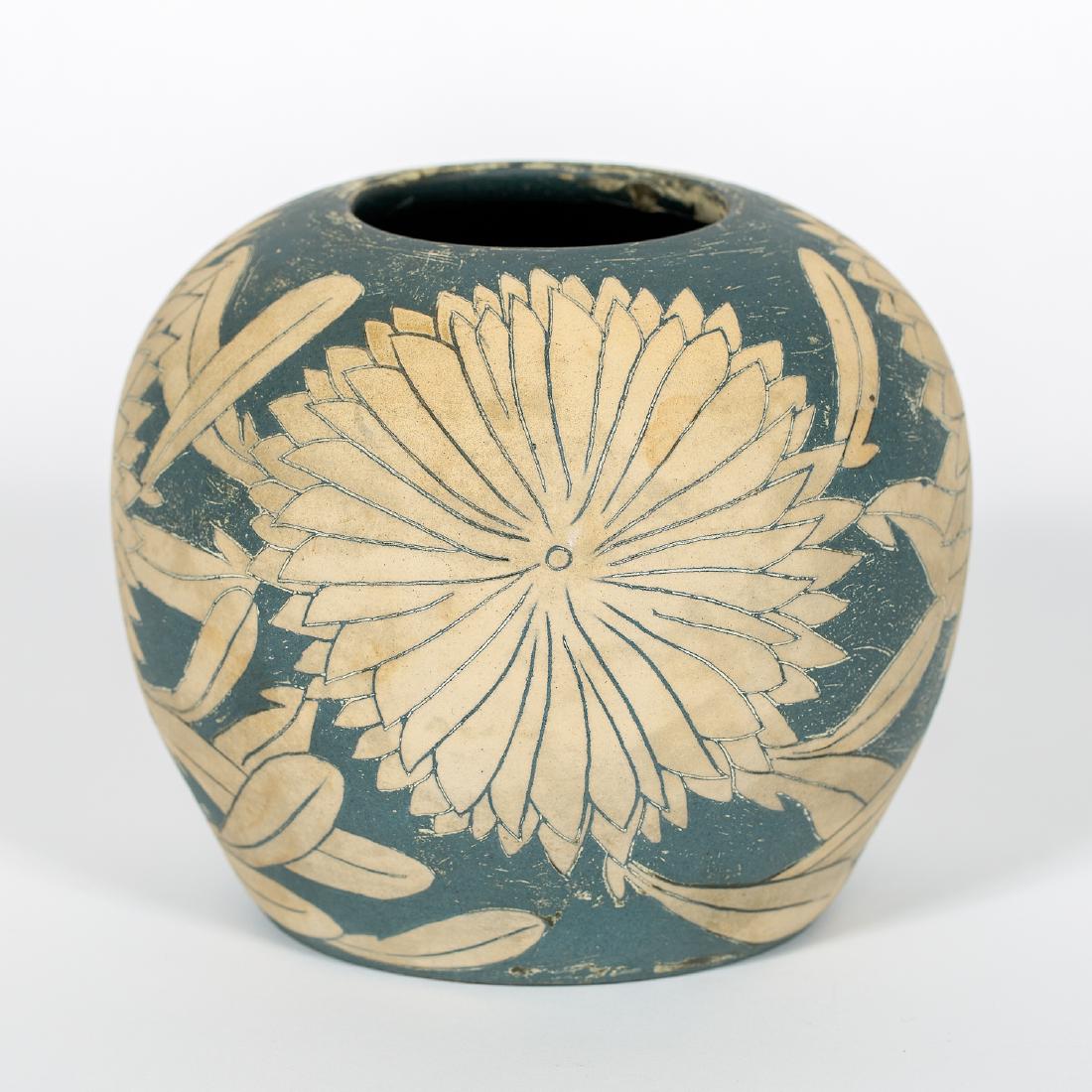 Hy-Long, Muscle Shoals Pottery Floral Vase: Signed Hy-Long, Muscle Shoals (AL), CA 1920s. Associated with Frank Long, Spruce Pine Pottery. (Long was formerly with Niloak Pottery). Matt finish with blue and ivory sgraffito floral decoration of a