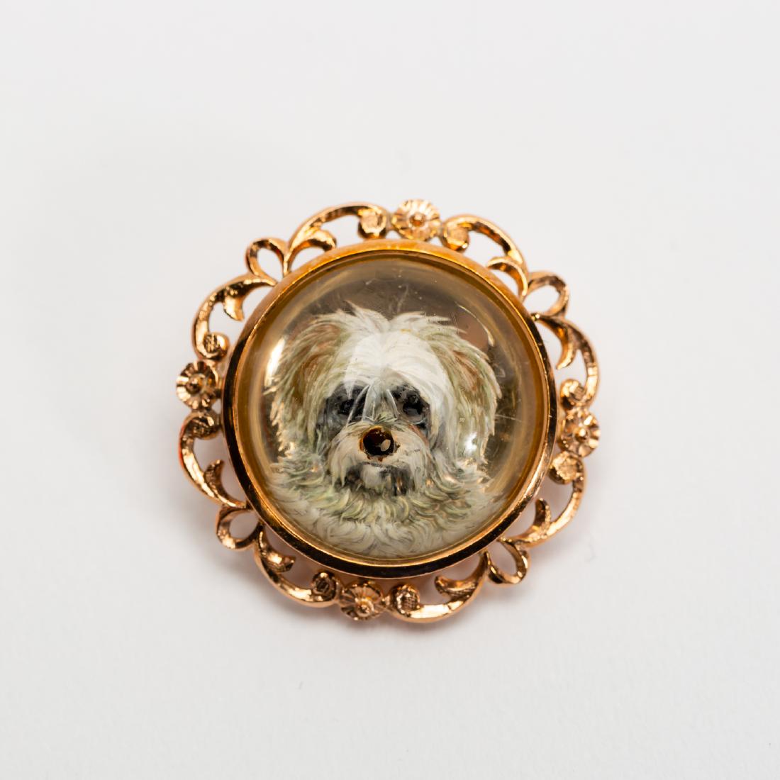Gold Mounted Essex Crystal Dog Motif Pin: Edwardian or later Essex crystal dog head brooch or pendant. Approx. diameter 1". Unmarked, tests for 14K gold.