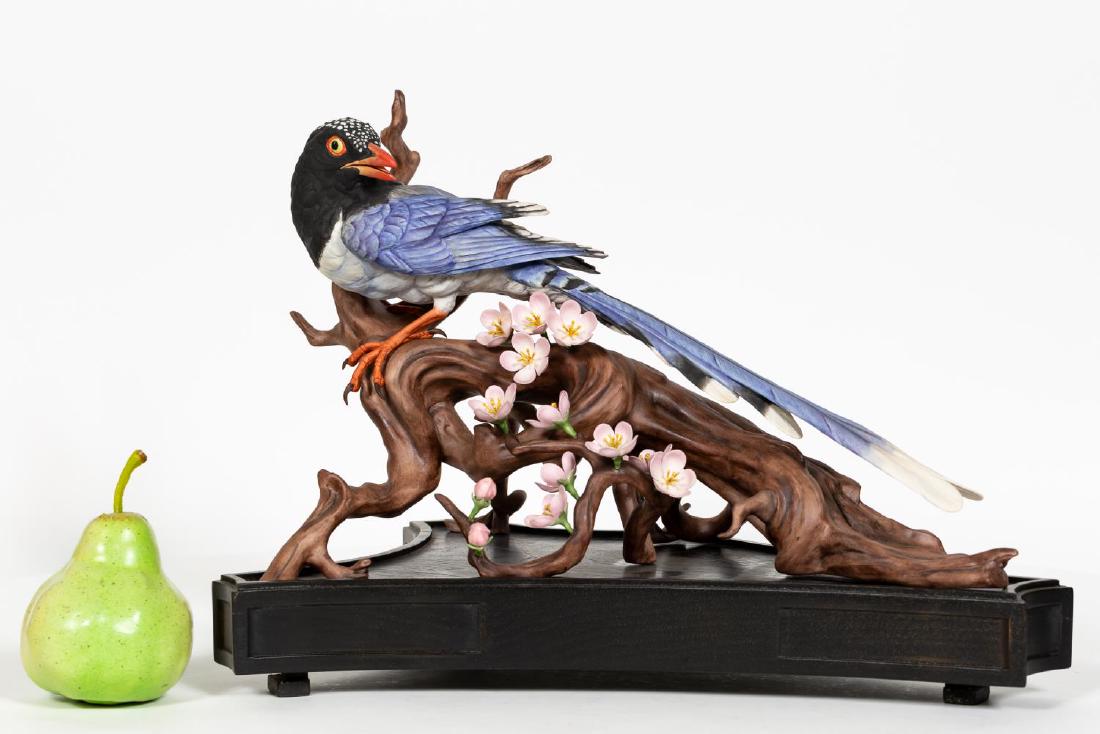 Boehm Red Billed Magpie Figurine on Black Base (1 of 6)