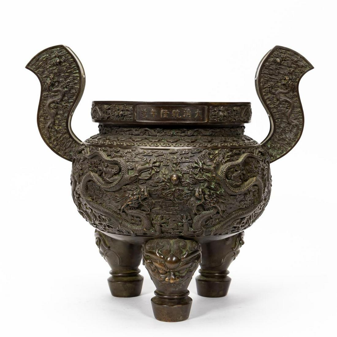 VERY LARGE CHINESE QING BRONZE TRIPOD CENSER (1 of 8)