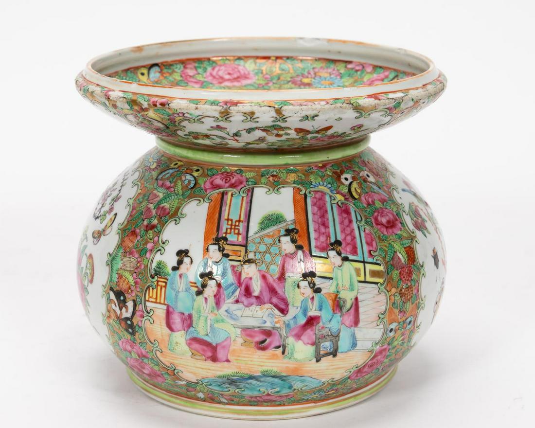 19TH C. CHINESE ROSE MEDALLION PORCELAIN SPITTOON (1 of 10)