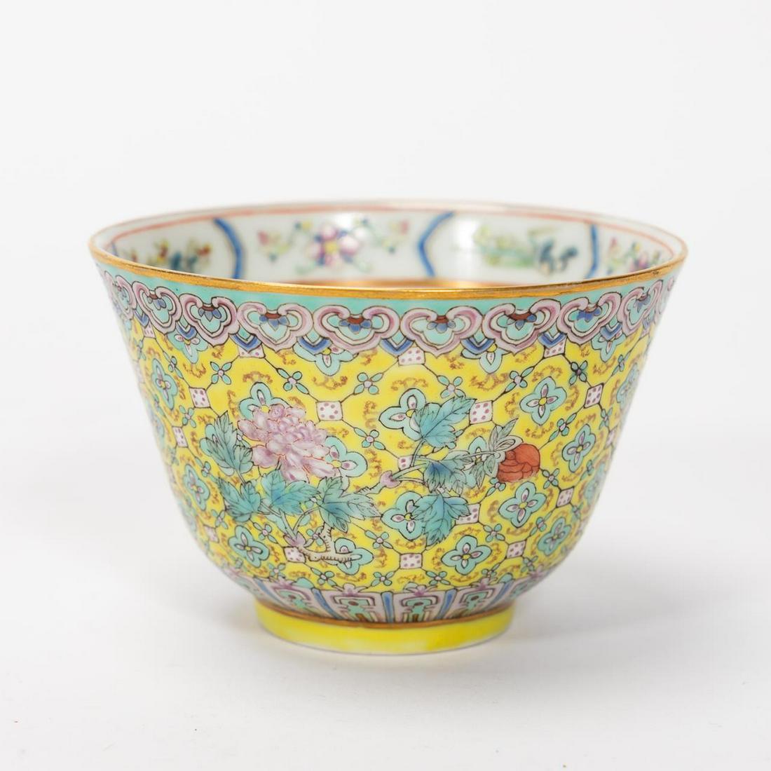 CHINESE FAMILLE JAUNE TONGZHI STYLE PORCELAIN CUP (1 of 15)